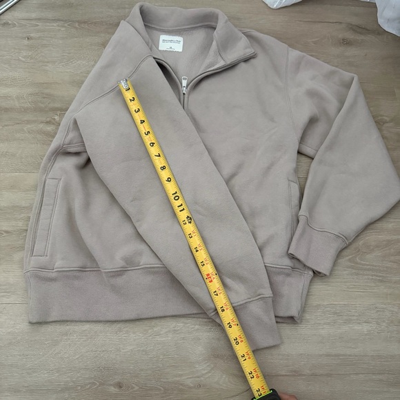 Abercrombie and Fitch Beige Quarter Zip Sweatshirt - Picture 2 of 11